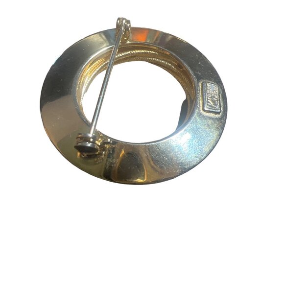 Vintage Kramer NY Circle Brooch Gold Tone Heirloom Quality Jewelry - Picture 9 of 10